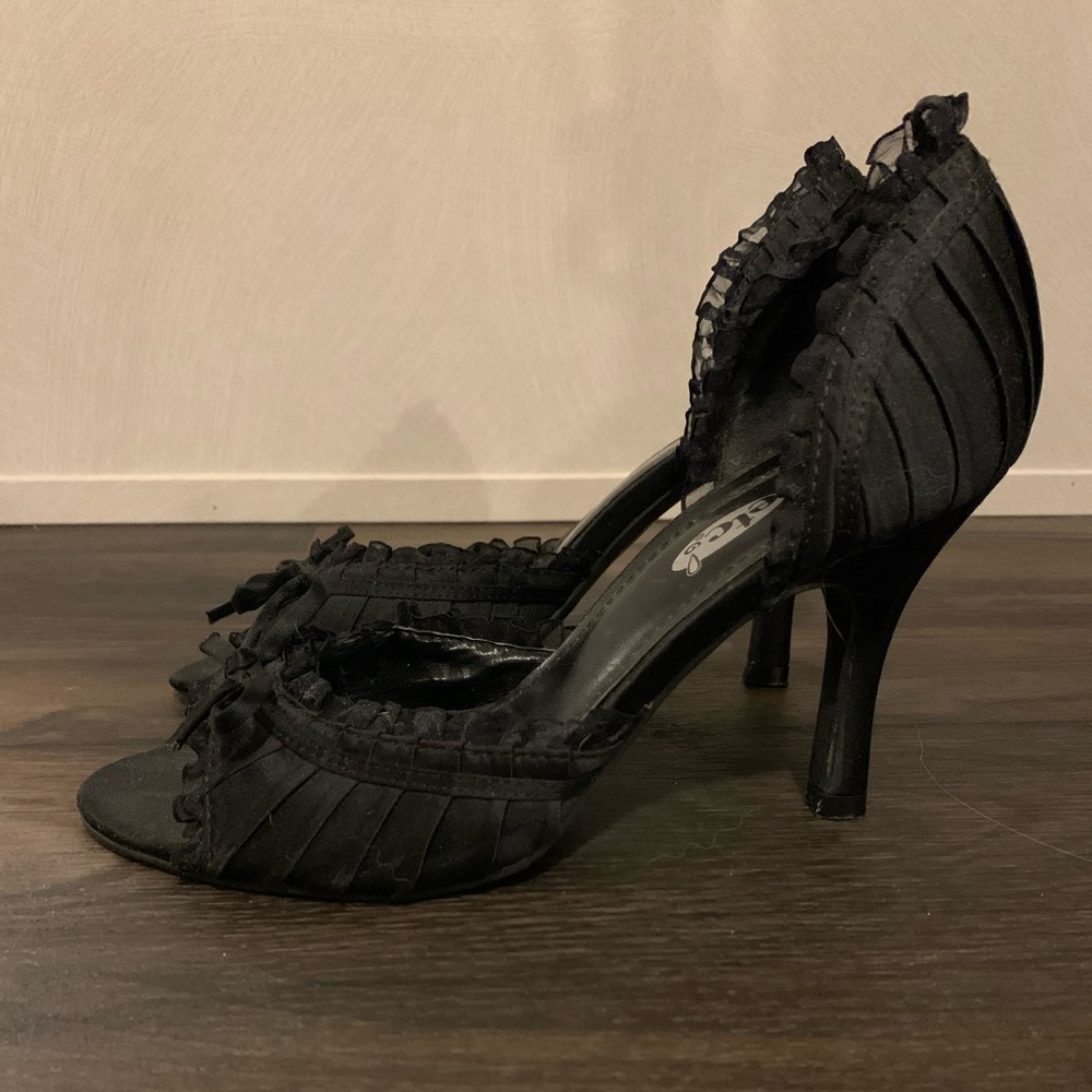 Black Feminine Heels